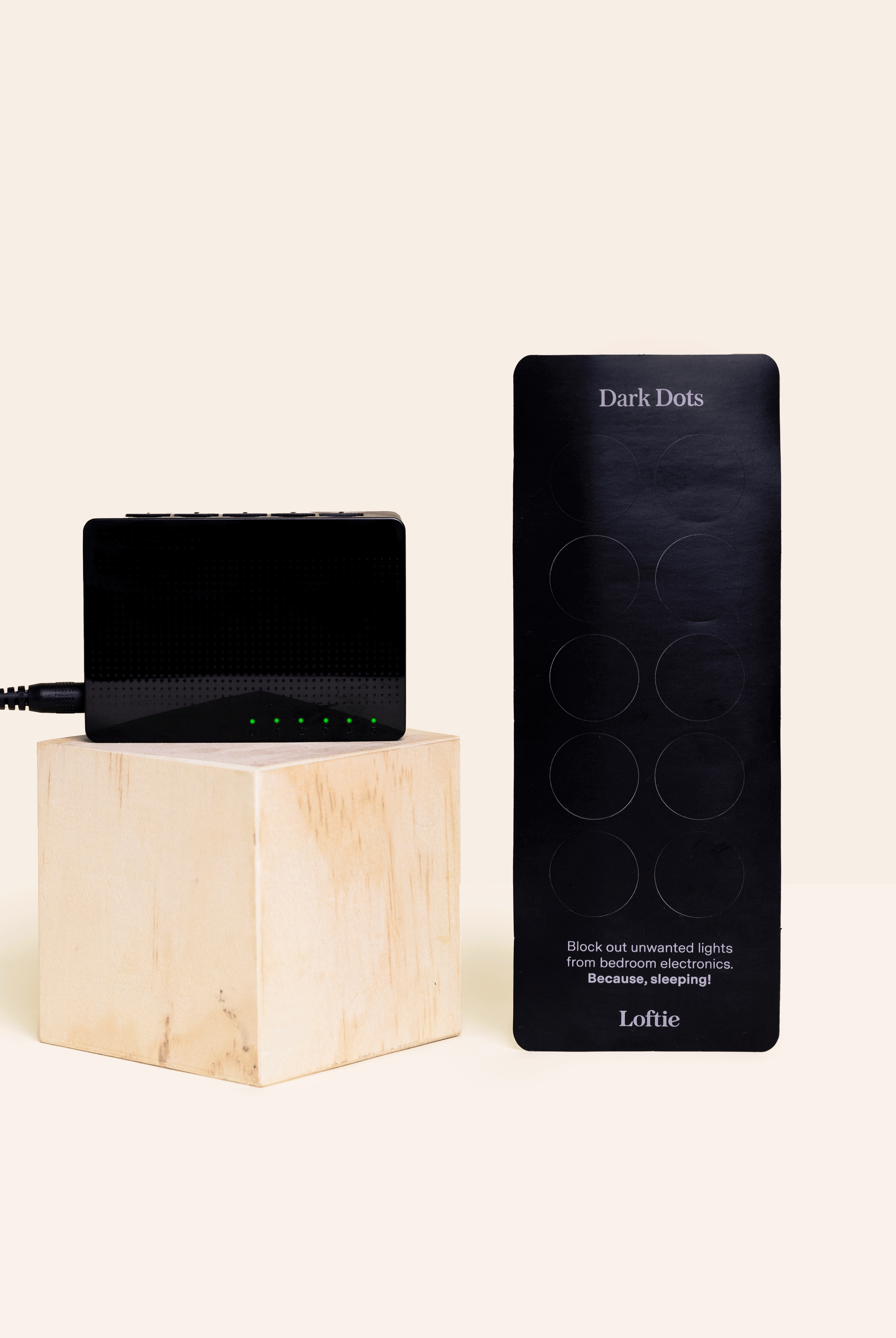 Animated demo of Loftie Dark Dots dimming a glowing device LED